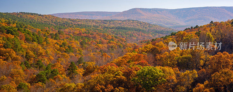 Mount Magazine来自Ross Hollow Overlook